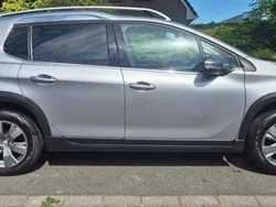 Grijs, metallic lak Gebruikt 2018 Peugeot 2008 Allure SUV | € 10.750 (Eerlijke prijs)