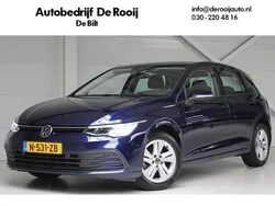 Blauw Gebruikt 2021 VW Golf VIII Life Hatchback | € 19.950 (Goede deal)