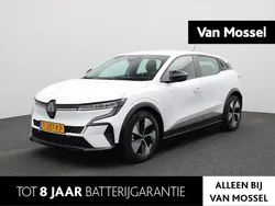 Blanc glacier 369 Gebruikt 2023 Renault Mégane Equilibre Hatchback | € 24.740 (Goede deal)