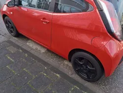 Rood Gebruikt 2016 Toyota Aygo Hatchback | € 5.000 (Goede deal)
