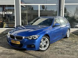 Blauw (metallic) Gebruikt 2019 BMW 318 M Sport Stationwagen | € 23.840 (Eerlijke prijs)