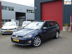 Blauw, metallic lak Gebruikt 2015 VW Golf VII Edition Stationwagen | € 13.999 (Eerlijke prijs)