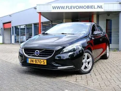 Zwart Gebruikt 2016 Volvo V40 Momentum Stationwagen | € 10.950 (Goede deal)