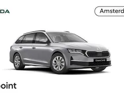 Grijs, metallic lak Nieuw 2024 Skoda Octavia Stationwagen | € 35.445 (Goede deal)