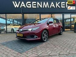 Rood Gebruikt 2017 Toyota Auris Hybrid Edition Hatchback | € 12.950 (Eerlijke prijs)