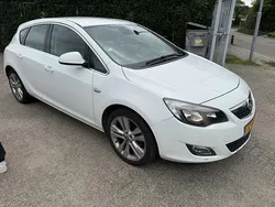 Wit Gebruikt 2011 Opel Astra Sport Hatchback | € 2.999 (Eerlijke prijs)