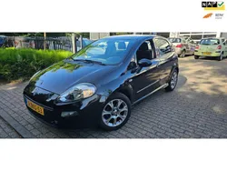 Zwart Gebruikt 2015 Fiat Punto Street Hatchback | € 5.950 (Eerlijke prijs)