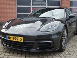 Grijs, metallic lak Gebruikt 2017 Porsche Panamera Sedan | € 52.900 (Super prijs)