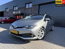 Grijs Gebruikt 2017 Toyota Auris Trend Hatchback | € 12.999 (Super prijs)