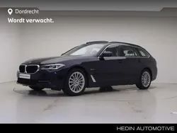 Blauw, metallic lak Gebruikt 2024 BMW 530 Comfort Edition Stationwagen | € 51.895 (Goede deal)