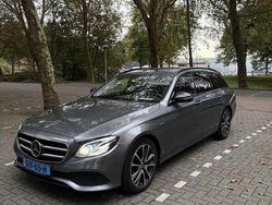 Grijs Gebruikt 2019 Mercedes E220 Night Stationwagen | € 19.000 (Eerlijke prijs)