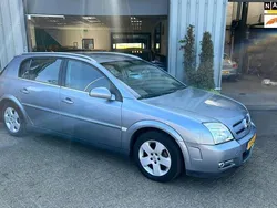 Grijs Gebruikt 2004 Opel Signum Elegance Stationwagen | € 850