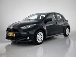 Night sky black (zwart metallic) Gebruikt 2024 Toyota Yaris Active Hatchback | € 22.745 (Eerlijke prijs)