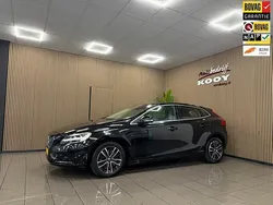 Zwart Gebruikt 2016 Volvo V40 Stationwagen | € 15.475 (Eerlijke prijs)
