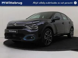 Zwart, metallic lak Gebruikt 2023 Citroën e-C4 Feel SUV | € 20.775 (Eerlijke prijs)