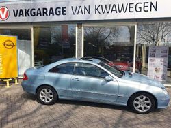 Blauw, metallic lak Gebruikt 2003 Mercedes CLK240 Coupé | € 8.900 (Iets duurder)