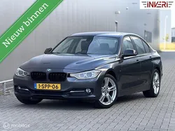 Grijs Gebruikt 2013 BMW 320 Sport Line Sedan | € 9.950 (Eerlijke prijs)