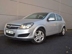 Grijs Gebruikt 2013 Opel Astra Cosmo Sedan | € 7.800 (Eerlijke prijs)