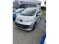 Grijs Gebruikt 2008 Peugeot 107 Urban Move Hatchback | € 3.250 (Eerlijke prijs)