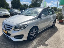 Grijs Gebruikt 2016 Mercedes B180 Ambition MPV | € 15.950 (Eerlijke prijs)