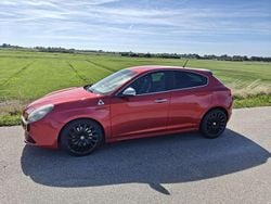 Rood Gebruikt 2010 Alfa Romeo Giulietta Hatchback | € 8.000 (Eerlijke prijs)