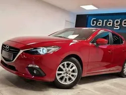 Rood Gebruikt 2015 Mazda 3 Sedan | € 13.990 (Eerlijke prijs)
