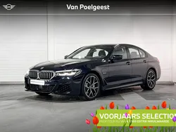 Carbonschwarz metallic (zwart metallic) Gebruikt 2022 BMW 530e Comfort Edition Sedan | € 44.900 (Goede deal)
