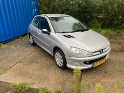 Grijs Gebruikt 2005 Peugeot 206 Hatchback | € 1.750 (Iets duurder)