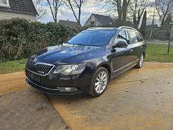 Zwart, metallic lak Gebruikt 2014 Skoda Superb Business Line Stationwagen | € 4.450