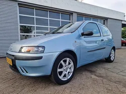 Blauw, metallic lak Gebruikt 2002 Fiat Punto Active Hatchback | € 999 (Eerlijke prijs)