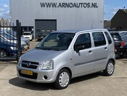Grijs, metallic lak Gebruikt 2003 Opel Agila Essentia Hatchback | € 895 (Eerlijke prijs)