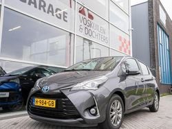 Grijs Gebruikt 2017 Toyota Yaris Hybrid Executive Hatchback | € 14.950 (Super prijs)