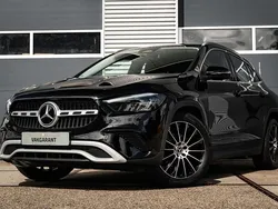 Zwart Gebruikt 2023 Mercedes GLA180 Business SUV | € 40.950