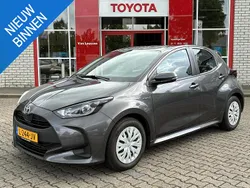 Grijs Gebruikt 2021 Toyota Yaris Hybrid Hatchback | € 17.900 (Goede deal)