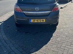 Grijs Gebruikt 2010 Opel Astra Edition Hatchback | € 4.500 (Iets duurder)
