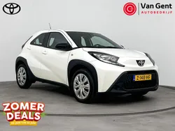 Wit Gebruikt 2024 Toyota Aygo Play Hatchback | € 18.499 (Eerlijke prijs)