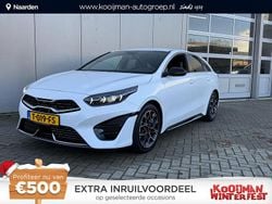 Deluxe white m Gebruikt 2023 Kia ProCeed GT-Line Hatchback | € 31.800 (Iets duurder)