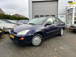 Blauw Gebruikt 1999 Ford Focus Ghia Sedan | € 999