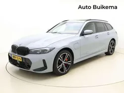 Grijs Gebruikt 2024 BMW 330e M Sport Stationwagen | € 69.999