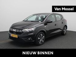 Zwart Gebruikt 2024 Dacia Sandero Expression Hatchback | € 17.940 (Eerlijke prijs)