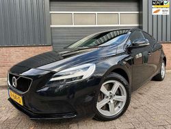Zwart Gebruikt 2018 Volvo V40 Dynamic Stationwagen | € 11.999 (Goede deal)