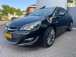 Zwart Gebruikt 2013 Opel Astra Cosmo Sedan | € 4.995 (Eerlijke prijs)