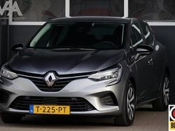 Grijs Gebruikt 2023 Renault Clio V Equilibre Hatchback | € 14.950 (Goede deal)