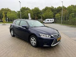 Blauw Gebruikt 2019 Lexus CT200h Hatchback | € 14.950 (Eerlijke prijs)