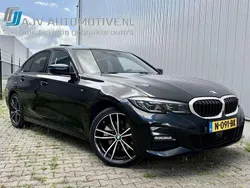 Zwart, metallic lak Gebruikt 2021 BMW 320e M Sport Sedan | € 30.995 (Eerlijke prijs)