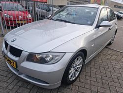 Grijs (metallic) Gebruikt 2005 BMW 320 Executive Sedan | € 3.950 (Eerlijke prijs)