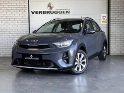 Grijs, metallic lak Gebruikt 2022 Kia Stonic SUV | € 19.950 (Eerlijke prijs)