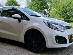 Wit Gebruikt 2013 Kia Rio Plus Hatchback | € 5.000 (Eerlijke prijs)