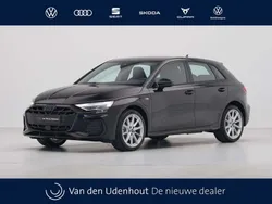 Zwart, metallic lak Gebruikt 2025 Audi A3 Sportback e-tron Comfort Sedan | € 52.940