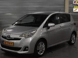 Grijs Gebruikt 2012 Toyota Verso-S MPV | € 9.950 (Eerlijke prijs)